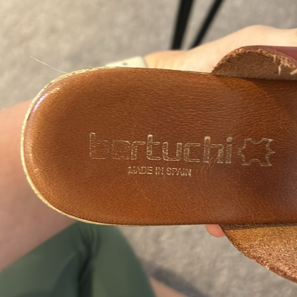 Bertuchi Sandals - Picture 3 of 3